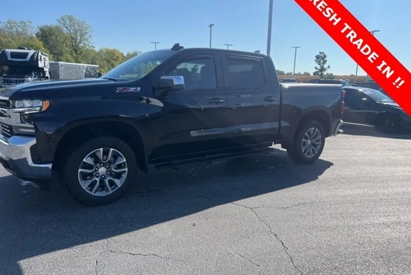 2021 Chevrolet Silverado 1500 LT photo 1