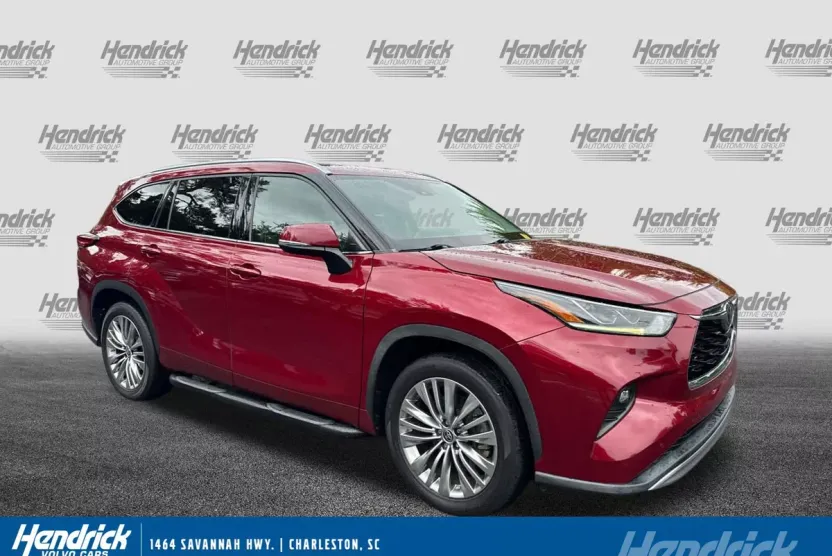 2020 Toyota Highlander LE photo 1