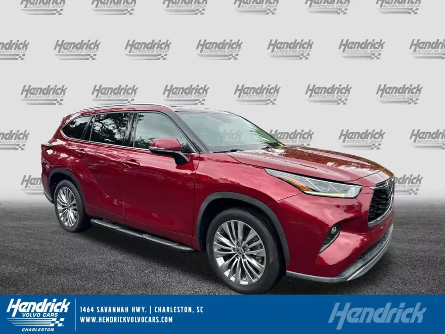 2020 Toyota Highlander LE photo 1