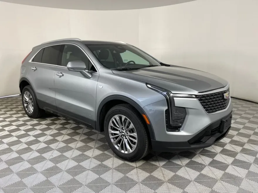 2024 Cadillac XT4 Premium Luxury photo 1
