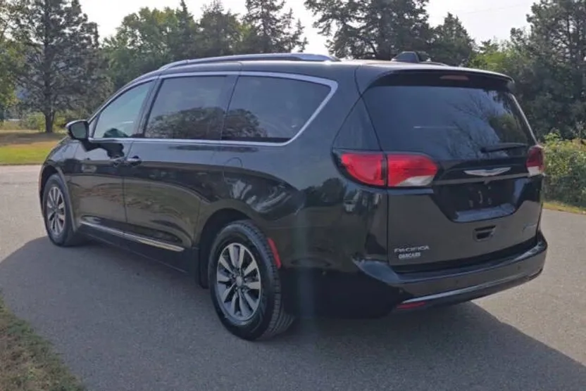 2020 Chrysler Pacifica Hybrid Limited photo 1