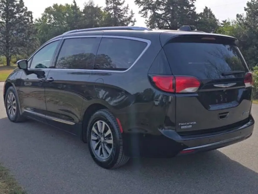 2020 Chrysler Pacifica Hybrid Limited photo 1