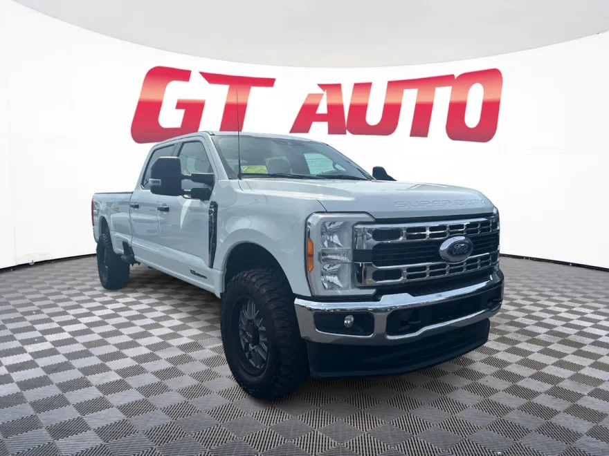 2023 Ford F-350 XLT photo 1