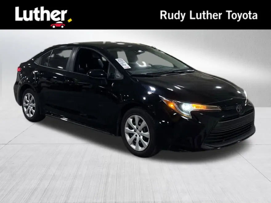 2023 Toyota Corolla LE photo 1