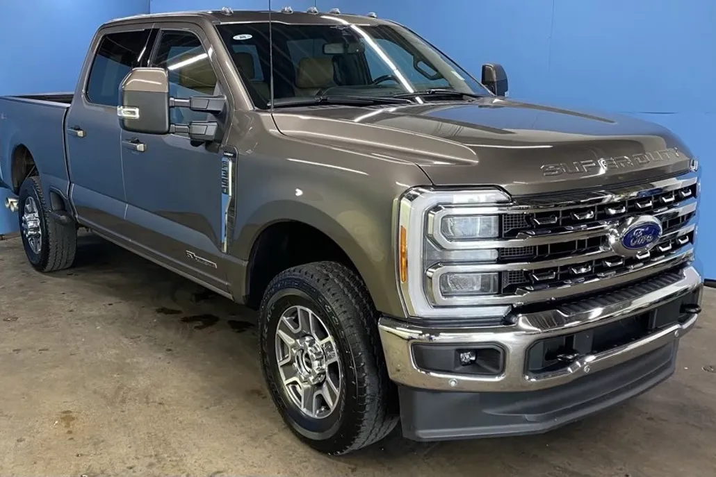 2023 Ford F-350 Lariat photo 1