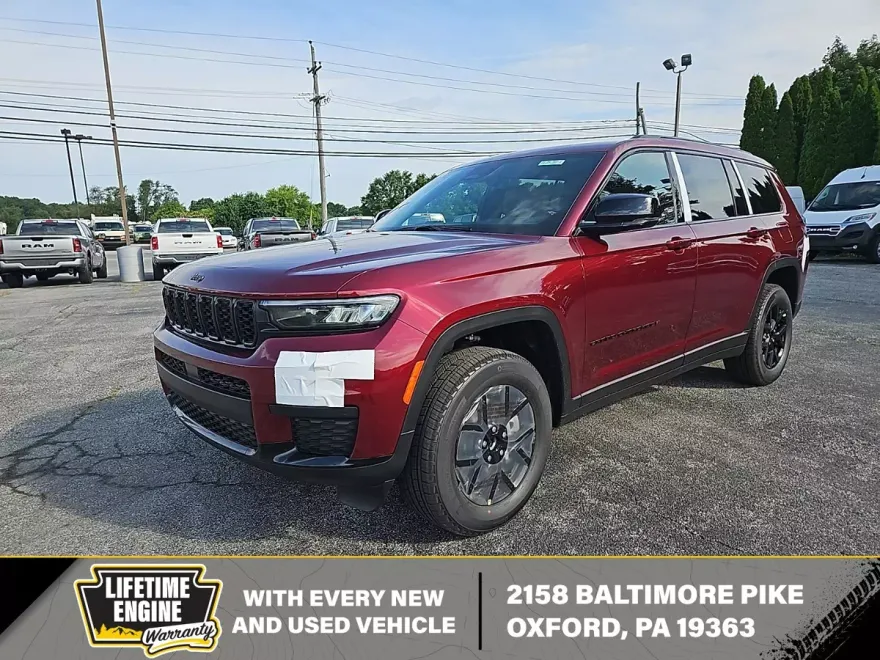 2025 Jeep Grand Cherokee Altitude photo 1