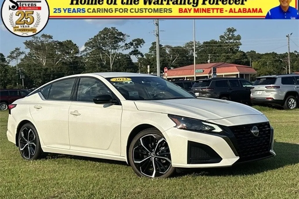 2023 Nissan Altima 2.5 SR photo 1