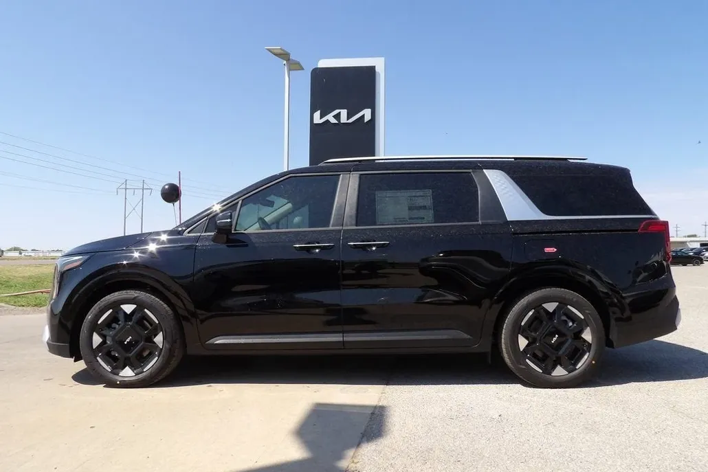 2026 Kia Carnival EX photo 1