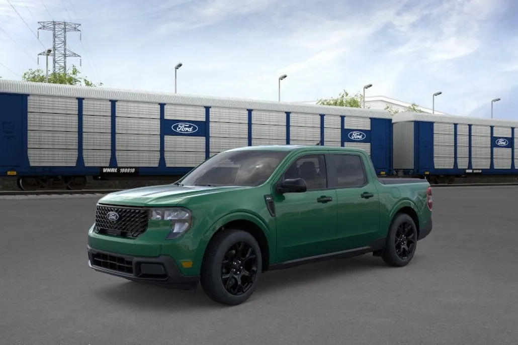 2025 Ford Maverick XLT photo 1