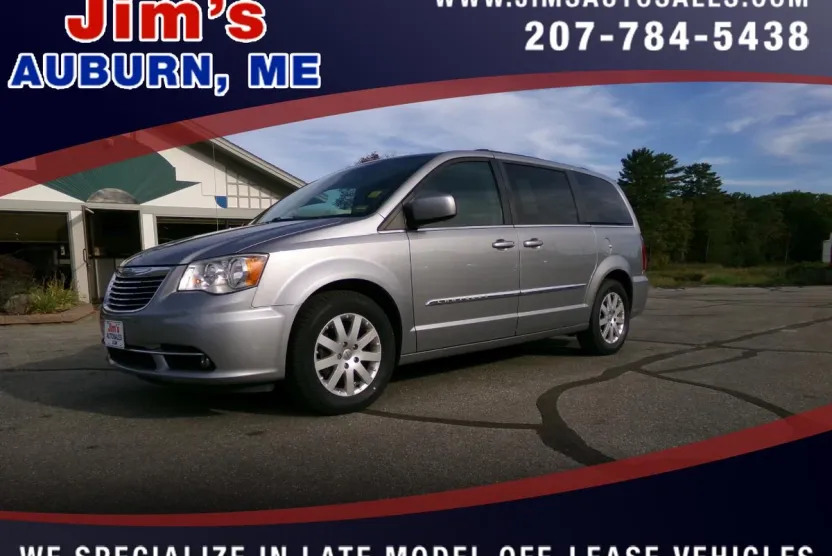 2016 Chrysler Town & Country Touring photo 1
