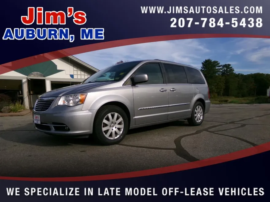 2016 Chrysler Town & Country Touring photo 1