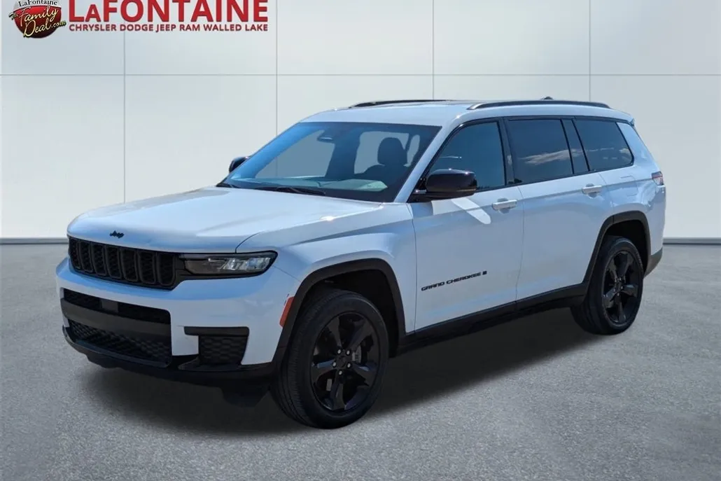 2023 Jeep Grand Cherokee Altitude photo 1