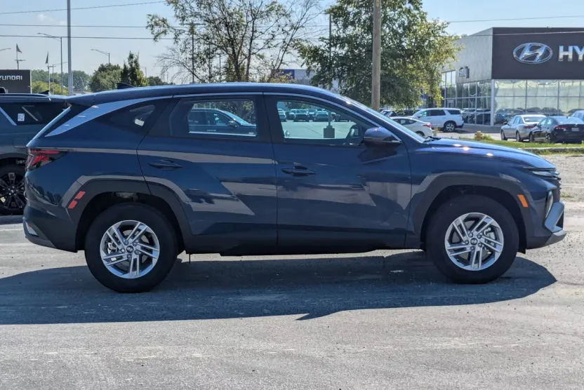 2025 Hyundai Tucson SE photo 1