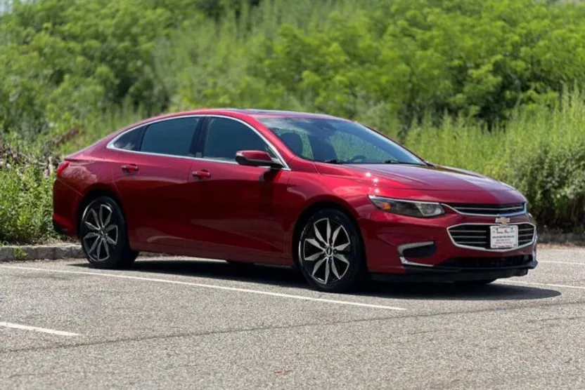 2017 Chevrolet Malibu 1LT photo 1