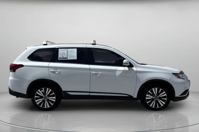2019 Mitsubishi Outlander SEL photo 1