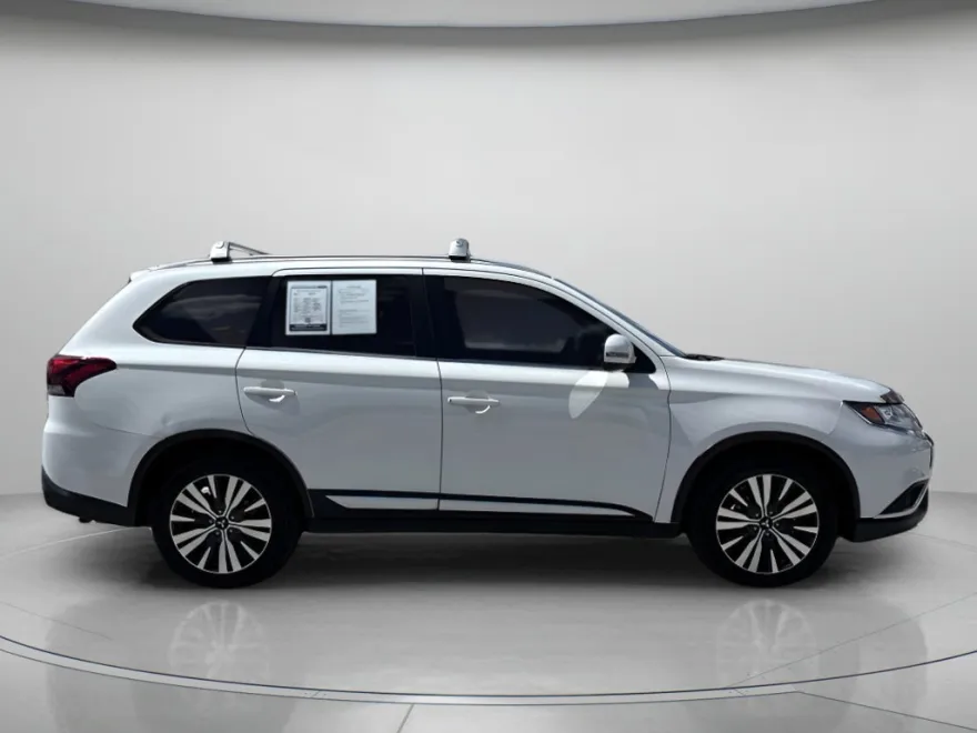 2019 Mitsubishi Outlander SEL photo 1