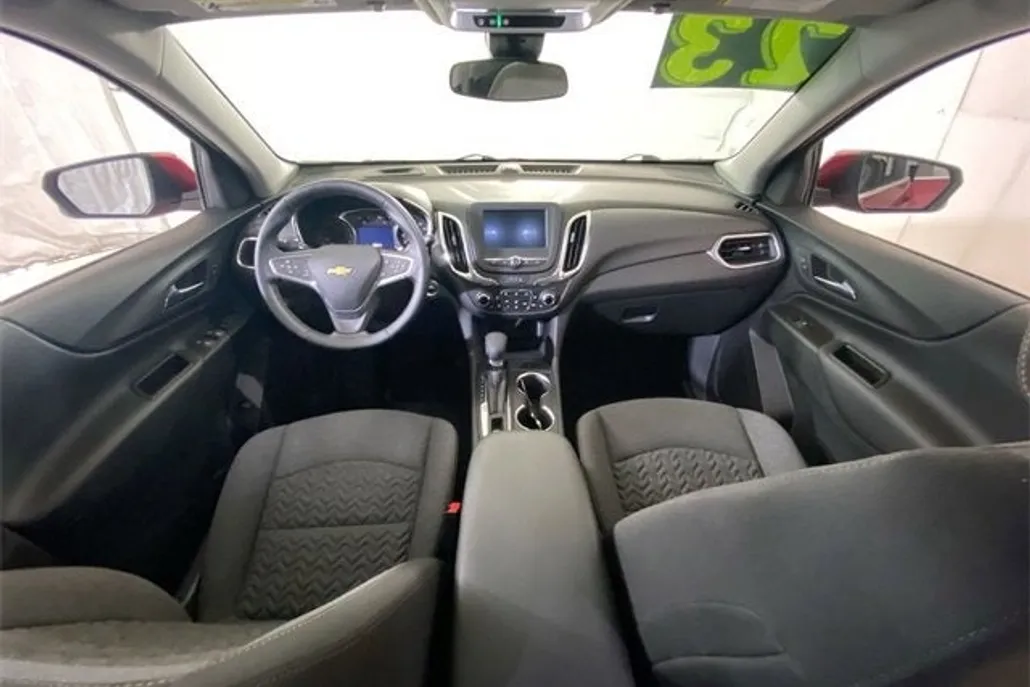 2023 Chevrolet Equinox LT photo 1
