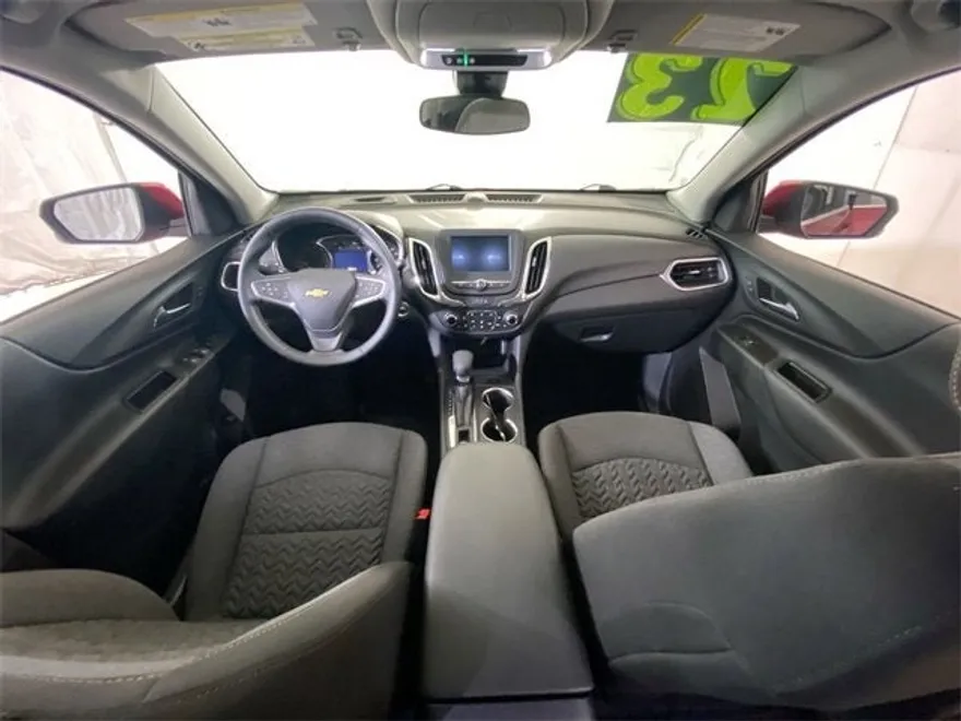 2023 Chevrolet Equinox LT photo 1