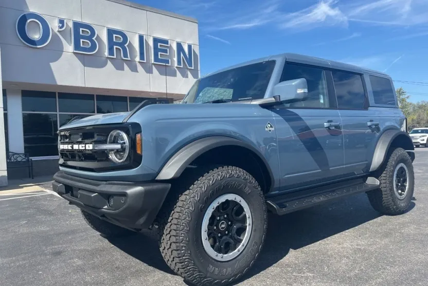 2025 Ford Bronco Outer Banks photo 1