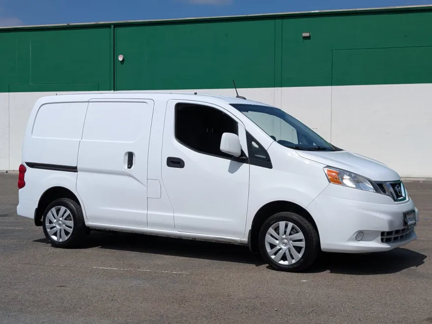 2017 Nissan NV200 S photo 1
