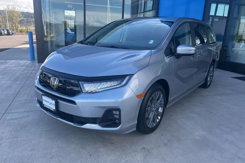 2026 Honda Odyssey Touring photo 1
