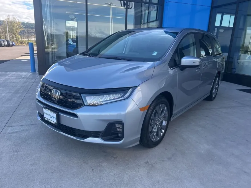 2026 Honda Odyssey Touring photo 1