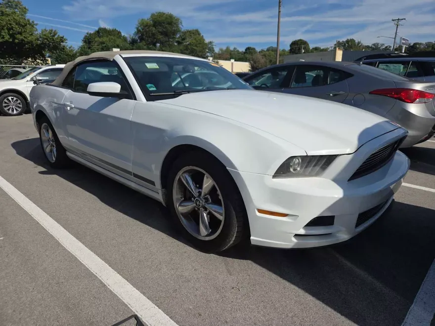 2014 Ford Mustang V6 Premium Convertible photo 1