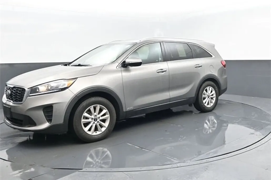2019 Kia Sorento LX photo 1