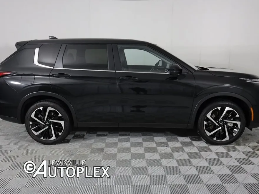 2024 Mitsubishi Outlander SE photo 1
