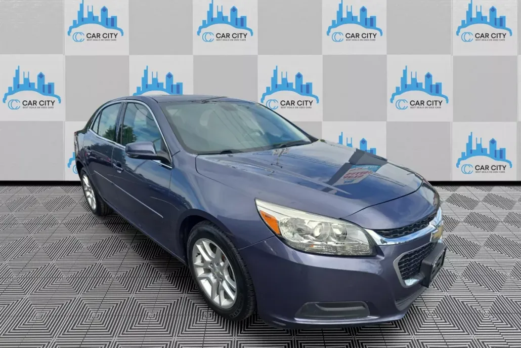 2015 Chevrolet Malibu 1LT photo 1