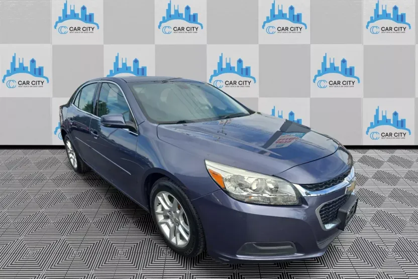 2015 Chevrolet Malibu 1LT photo 1