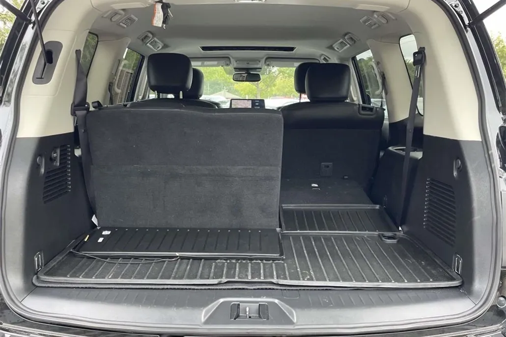 2024 Nissan Armada SL photo 1