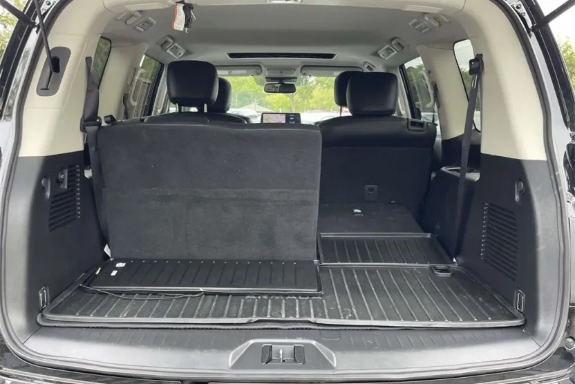 2024 Nissan Armada SL photo 1