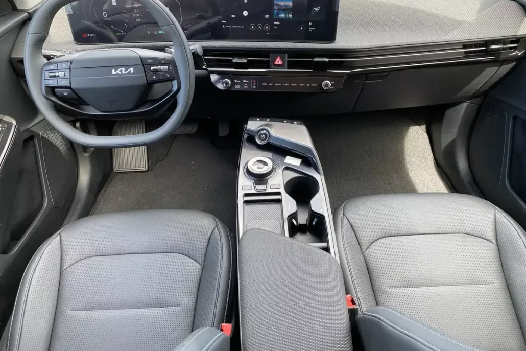2025 Kia EV6 Wind photo 1
