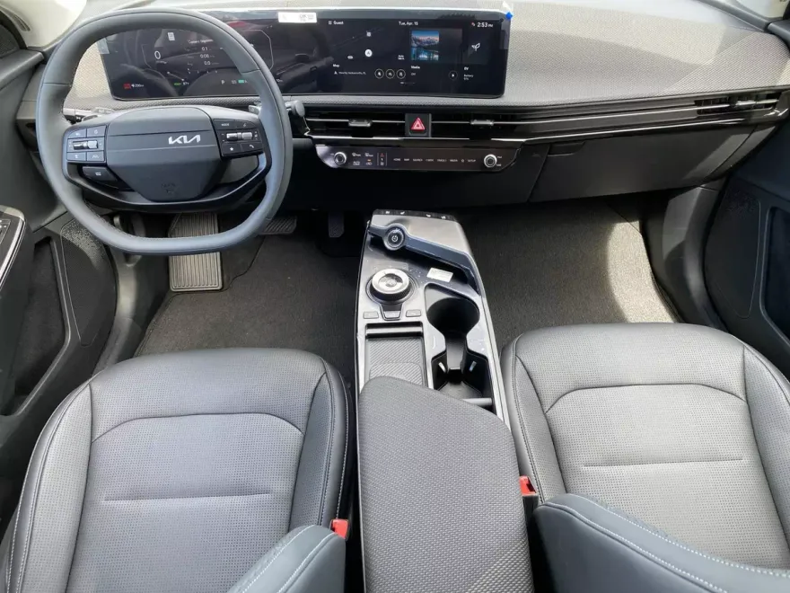 2025 Kia EV6 Wind photo 1