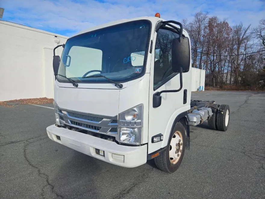 2018 Isuzu NPR photo 1