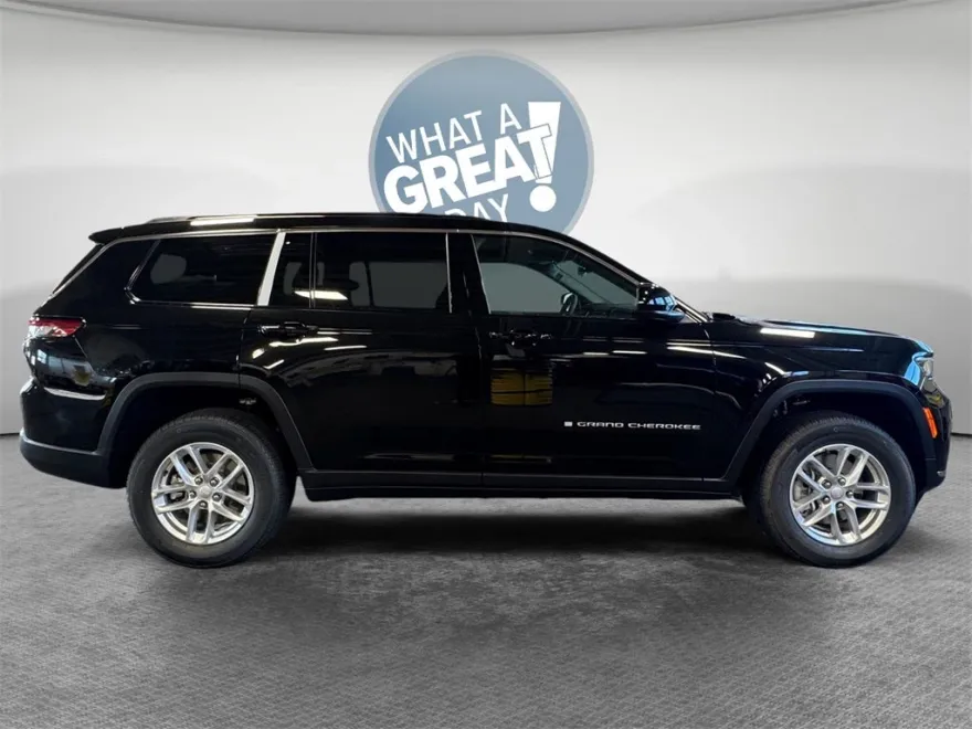 2025 Jeep Grand Cherokee Laredo photo 1