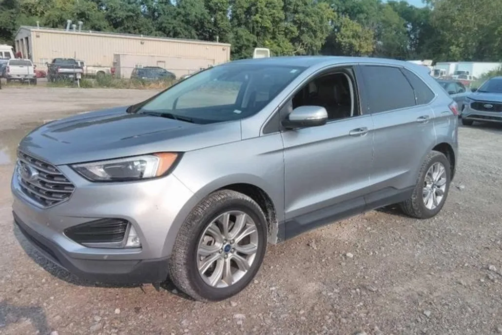 2022 Ford Edge Titanium photo 1