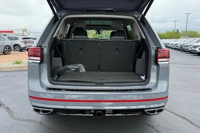 2026 Volkswagen Atlas SEL Premium R-Line photo 1