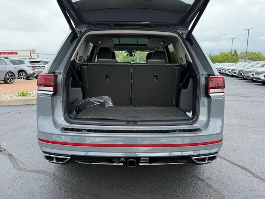 2026 Volkswagen Atlas SEL Premium R-Line photo 1