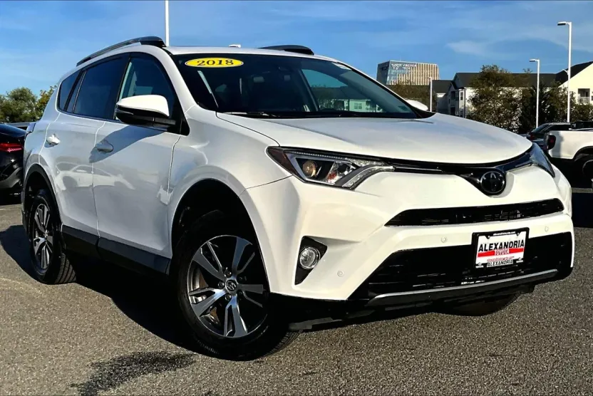 2018 Toyota RAV4 XLE photo 1
