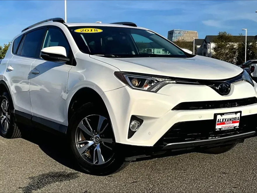 2018 Toyota RAV4 XLE photo 1