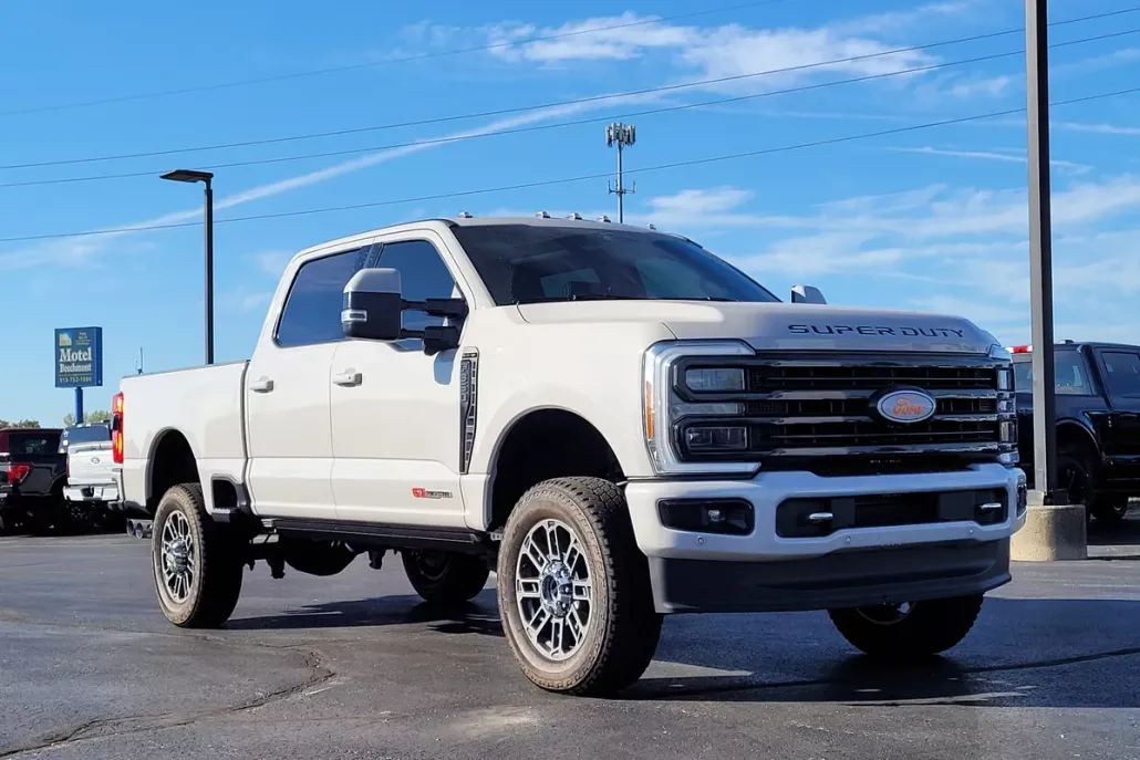 2023 Ford F-350 photo 1