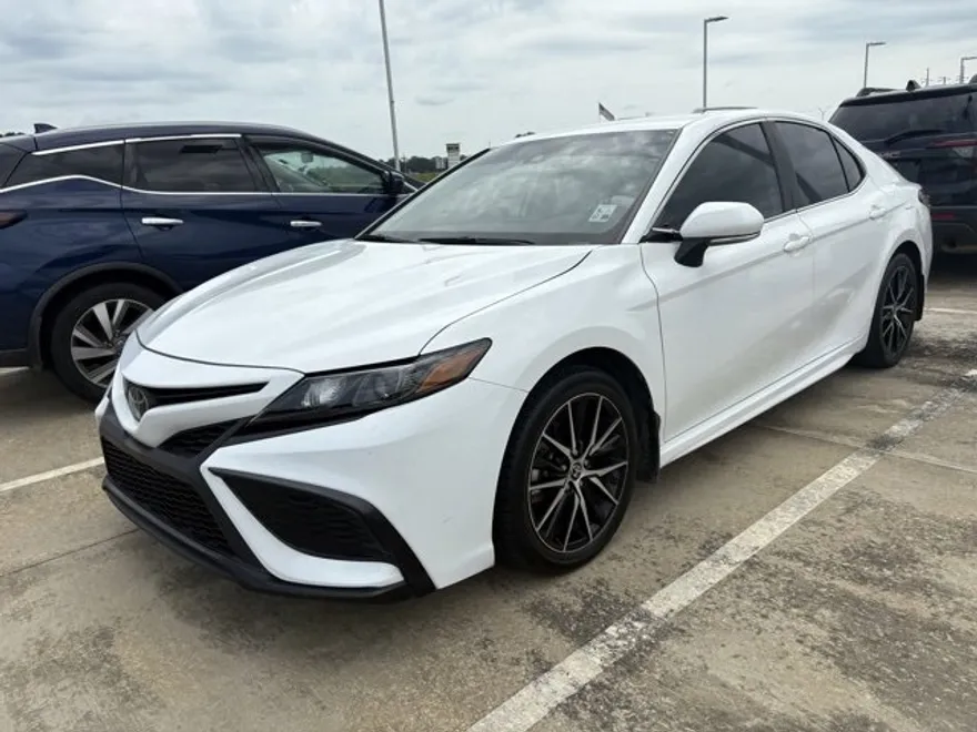 2023 Toyota Camry SE photo 1