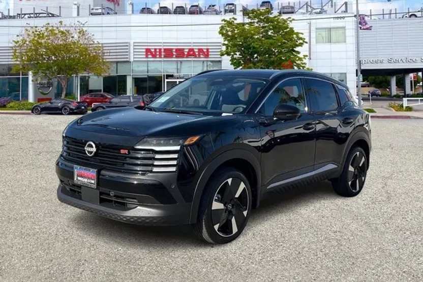 2025 Nissan Kicks SR photo 1