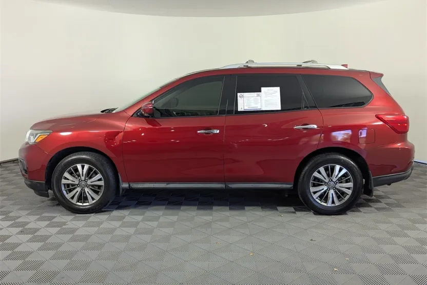 2019 Nissan Pathfinder SL photo 1
