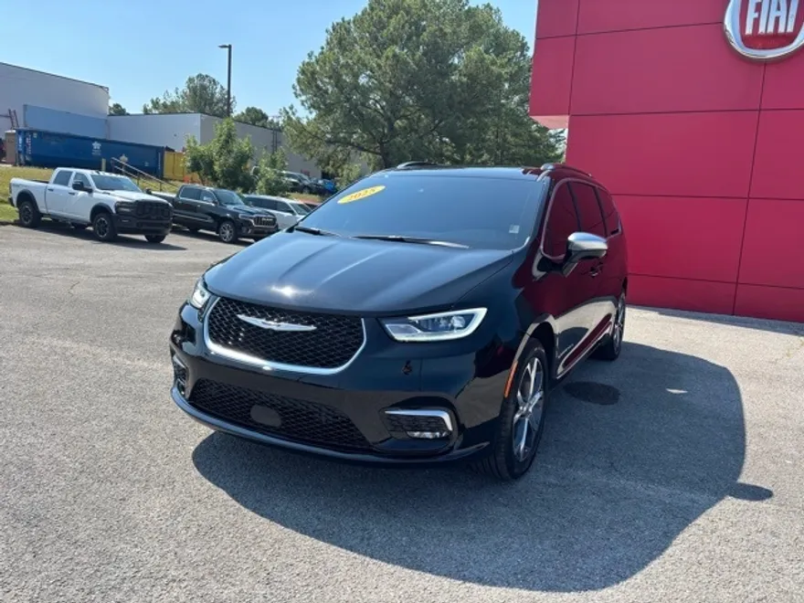 2025 Chrysler Pacifica Pinnacle photo 1