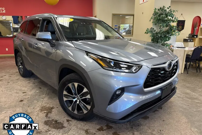 2021 Toyota Highlander XLE photo 1