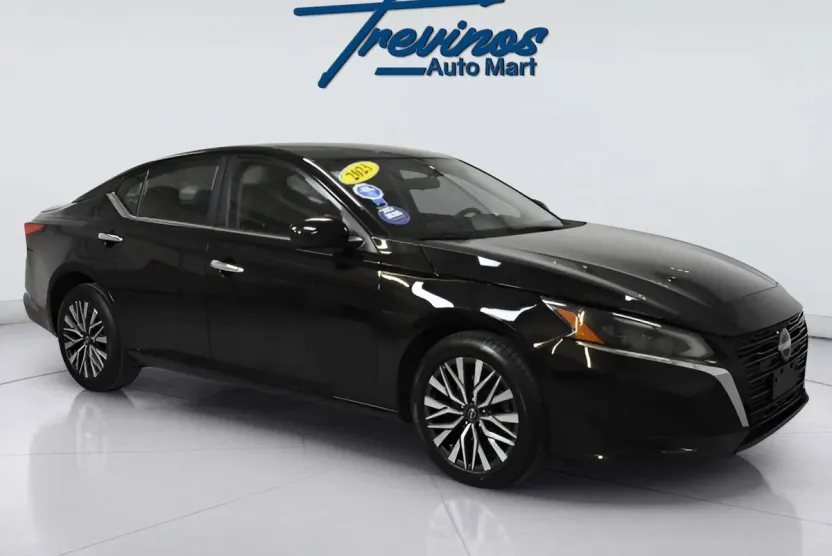 2023 Nissan Altima 2.5 SV photo 1