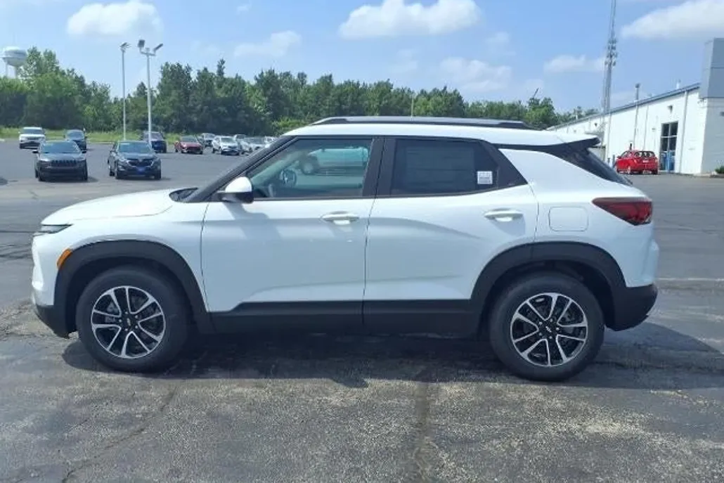 2026 Chevrolet Trailblazer LT photo 1